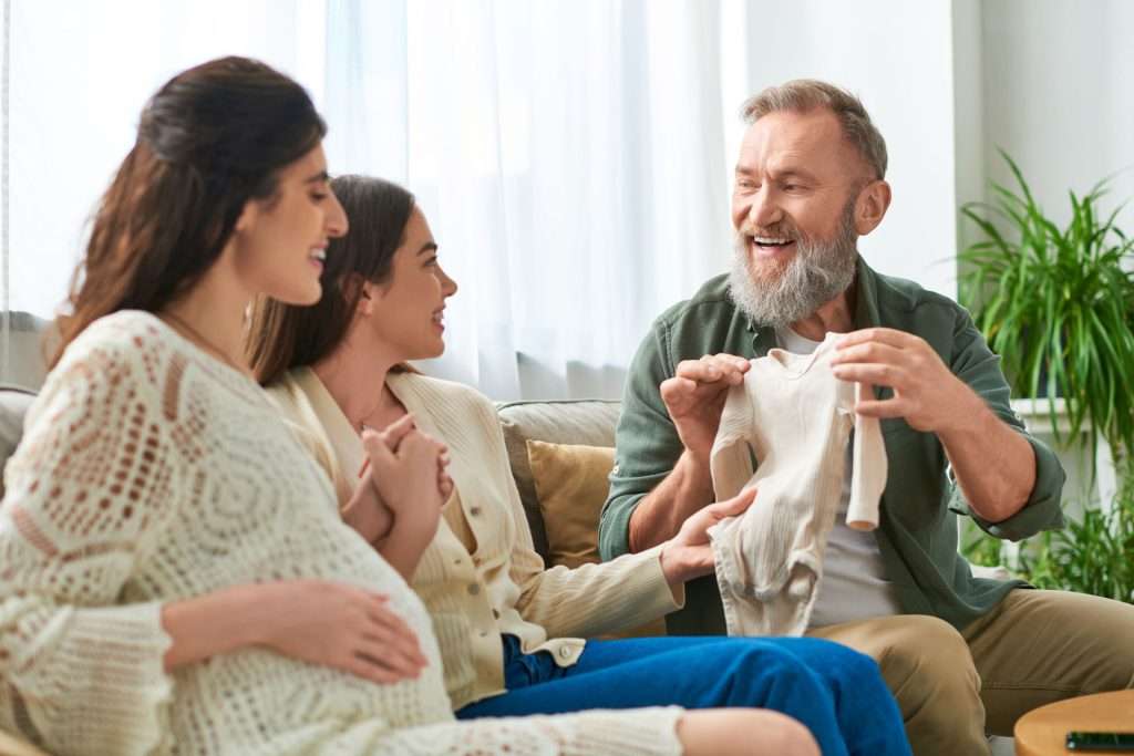 Pregnant woman with her sister and father.